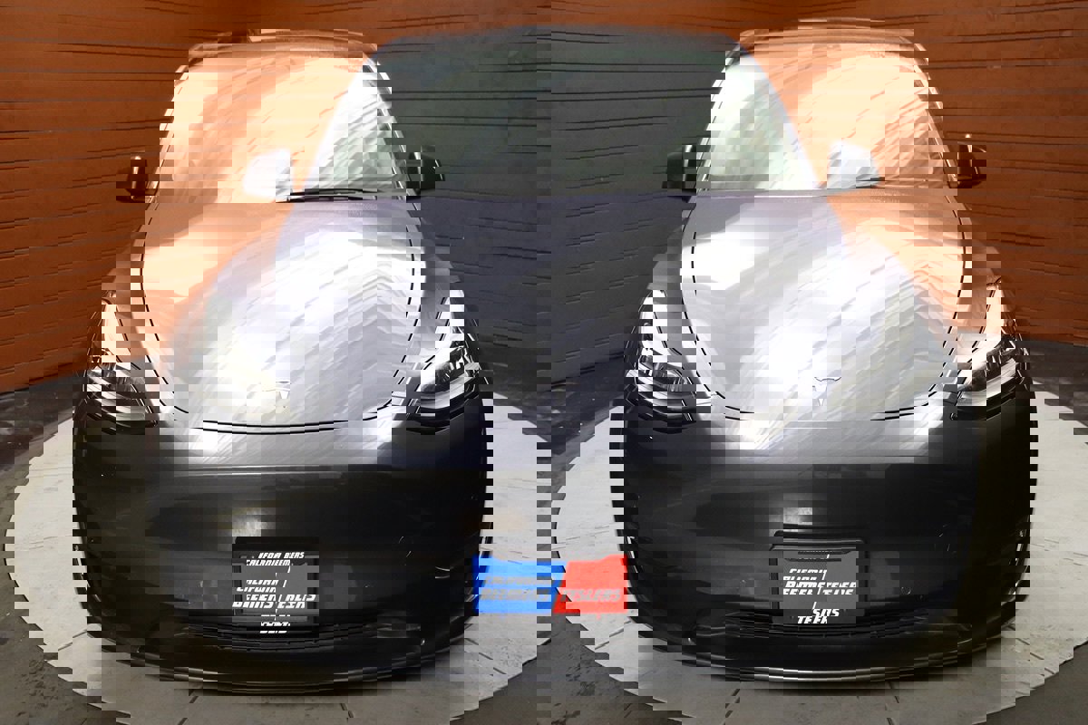 Used 2023 Tesla Model Y Long Range image 2