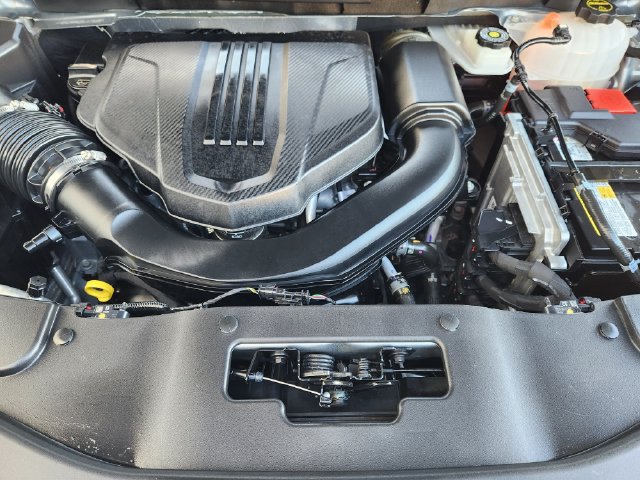 Used 2025 Chevrolet Traverse LT w/ Driver Confidence Package FWD image 32