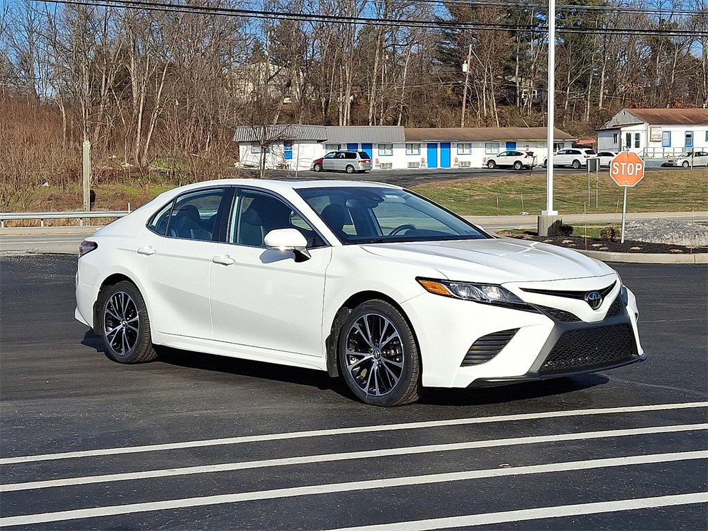Used 2019 Toyota Camry SE image 1