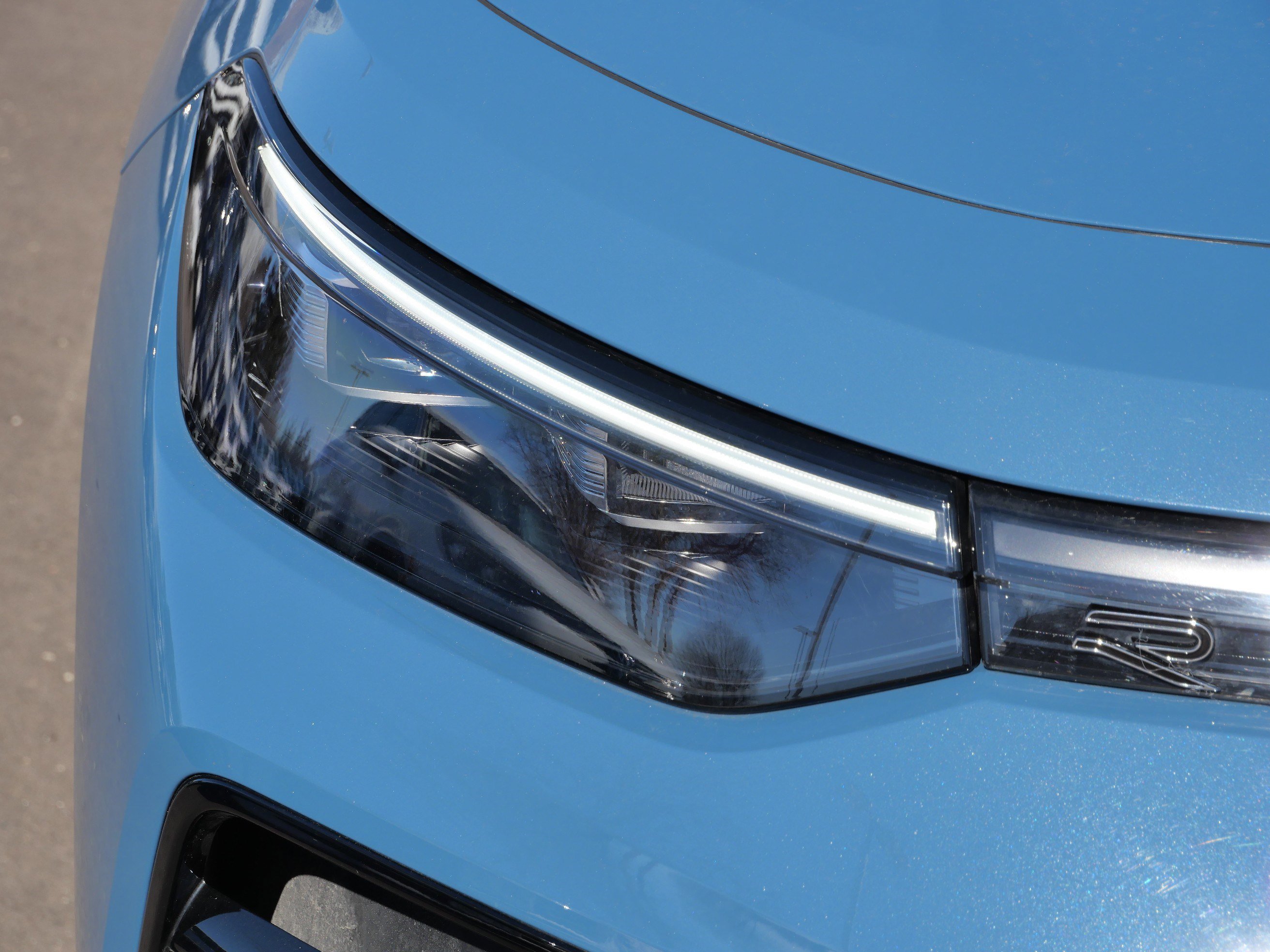 Certified 2025 Volkswagen Tiguan SE R-Line image 16