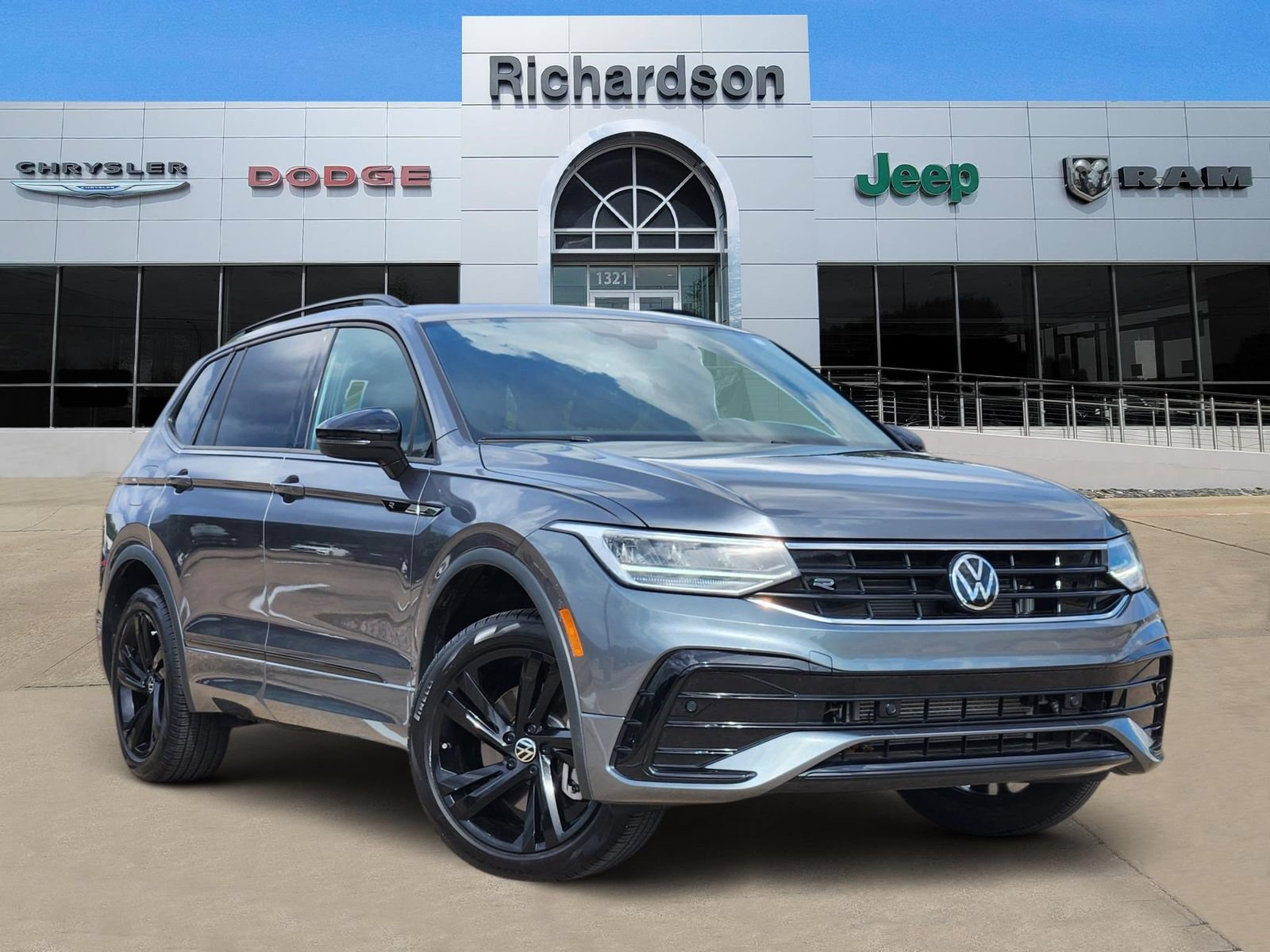 Used 2024 Volkswagen Tiguan SE R-Line AWD/4WD video 1