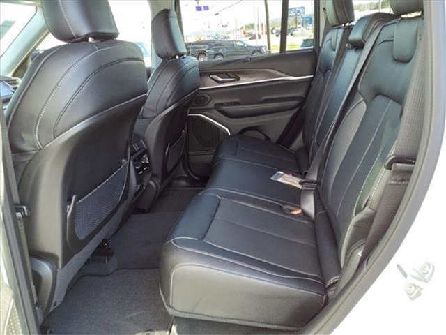 New 2022 Jeep Grand Cherokee Limited 4xe w/ Luxury Tech Group II image 17