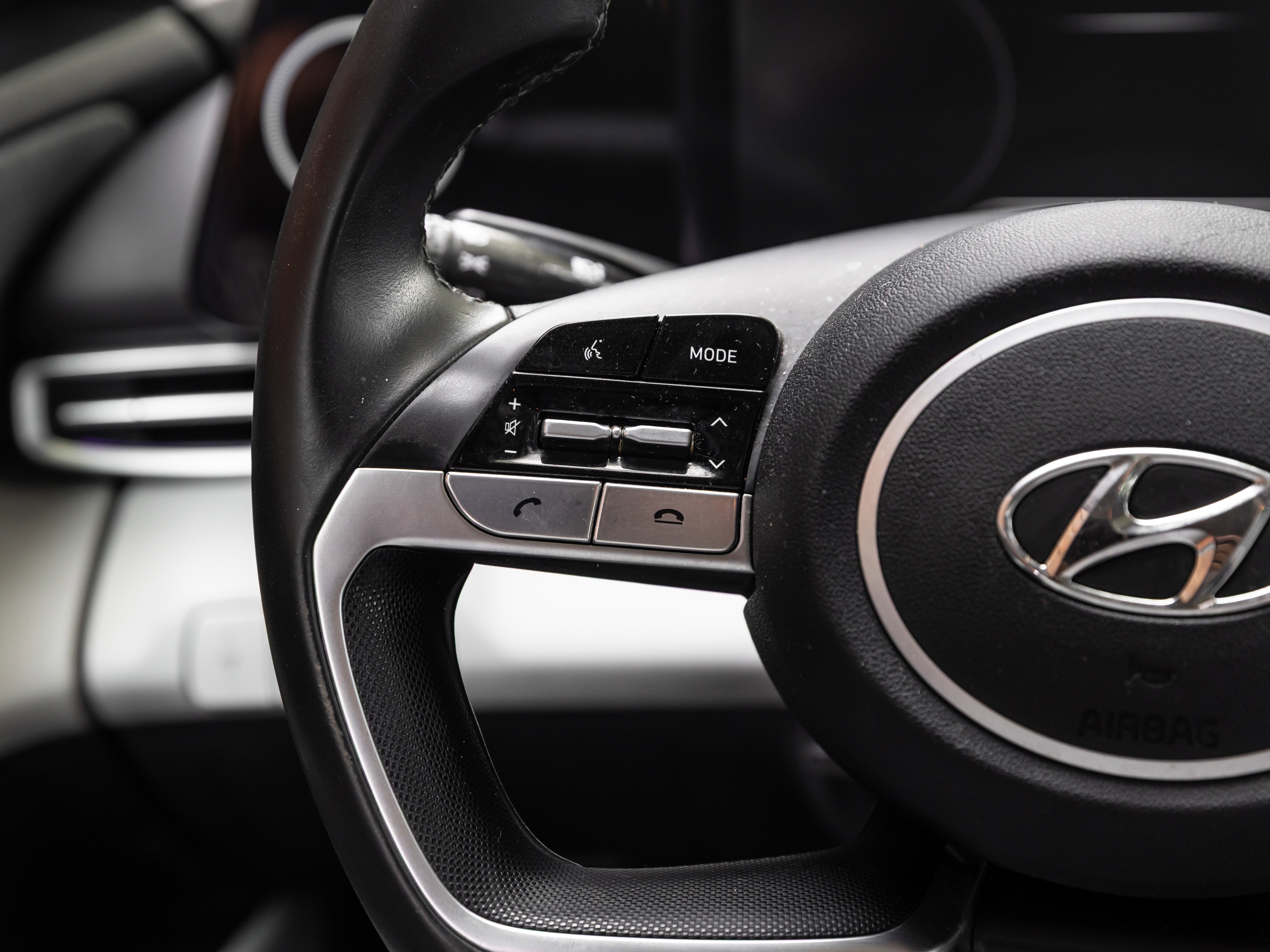 Used 2021 Hyundai Elantra Limited image 7