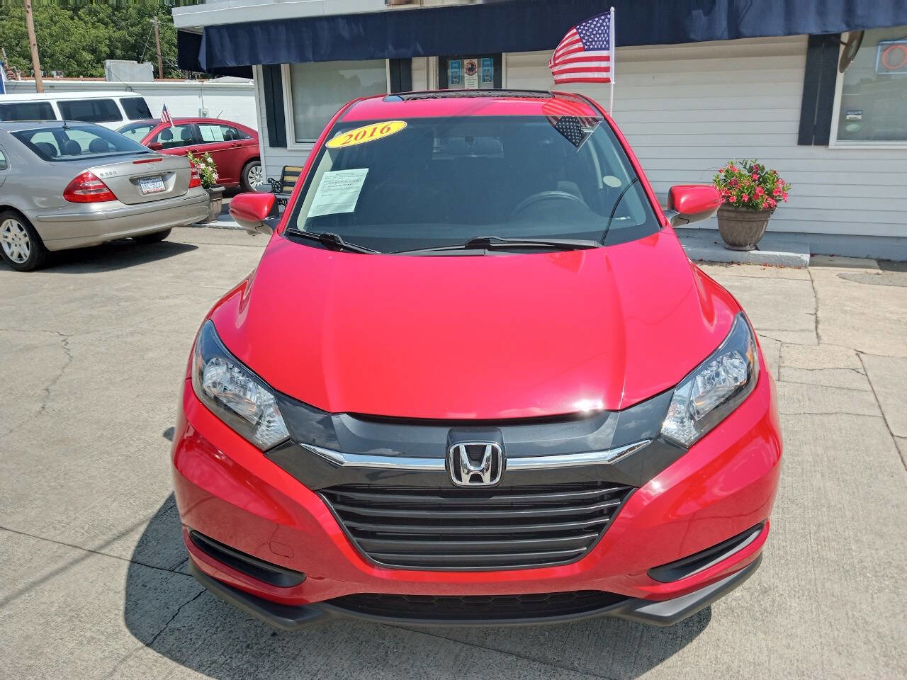 Used 2016 Honda HR-V EX image 2