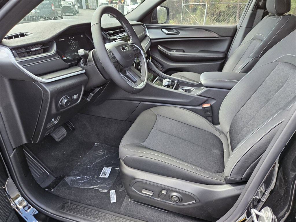 New 2024 Jeep Grand Cherokee L Laredo w/ Luxury Tech Group I image 10