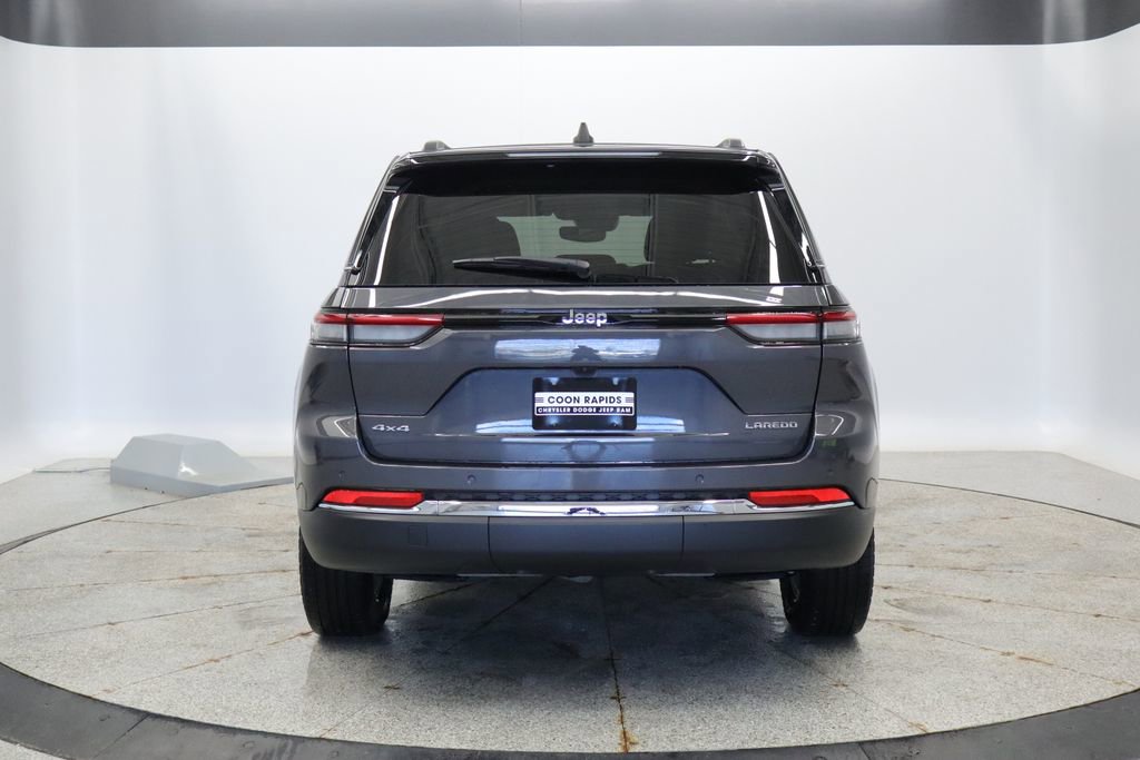 Used 2023 Jeep Grand Cherokee Laredo AWD/4WD image 4