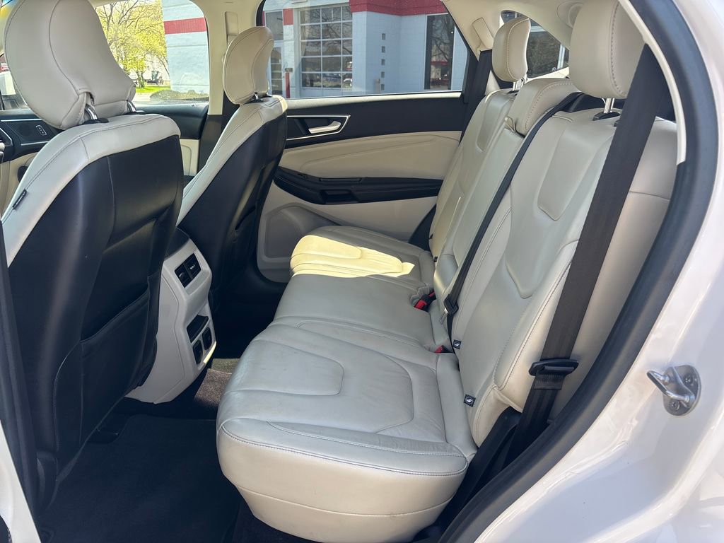 Used 2017 Ford Edge Titanium w/ Technology Package AWD/4WD image 28
