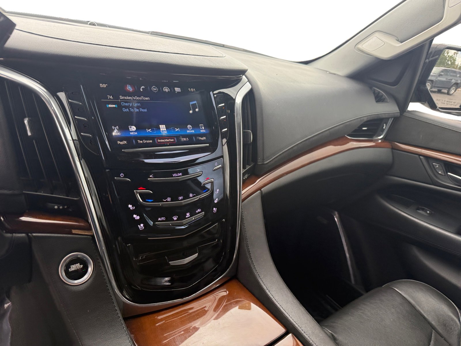 Used 2017 Cadillac Escalade Luxury AWD/4WD image 12