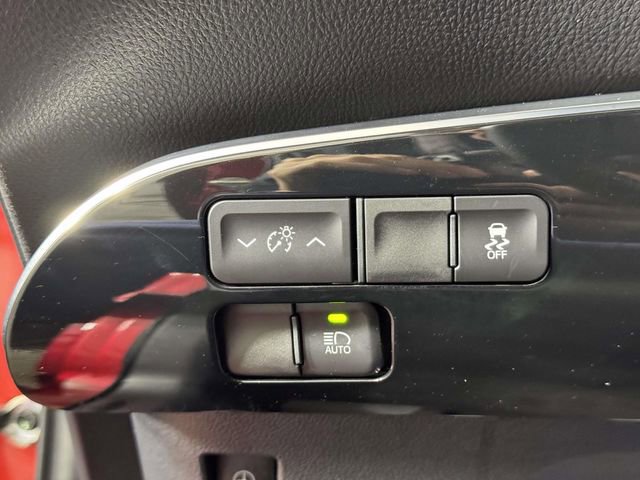 Used 2018 Toyota Prius Prime Premium FWD image 18