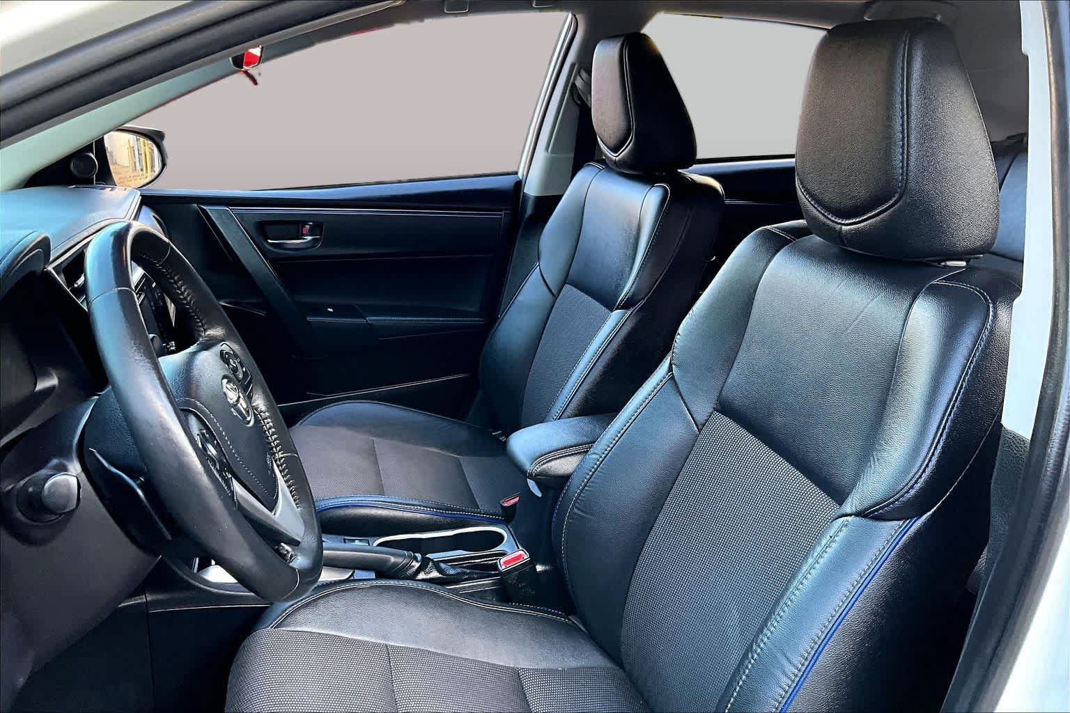Used 2017 Toyota Corolla SE w/ SE Premium Package FWD image 8