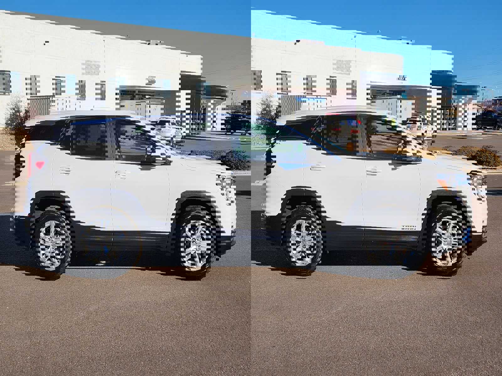 Used 2024 GMC Terrain SLE image 2