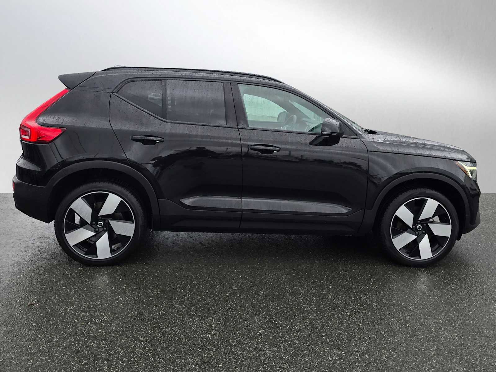 Used 2023 Volvo XC40 Recharge Ultimate w/ Protection Package Premier image 2