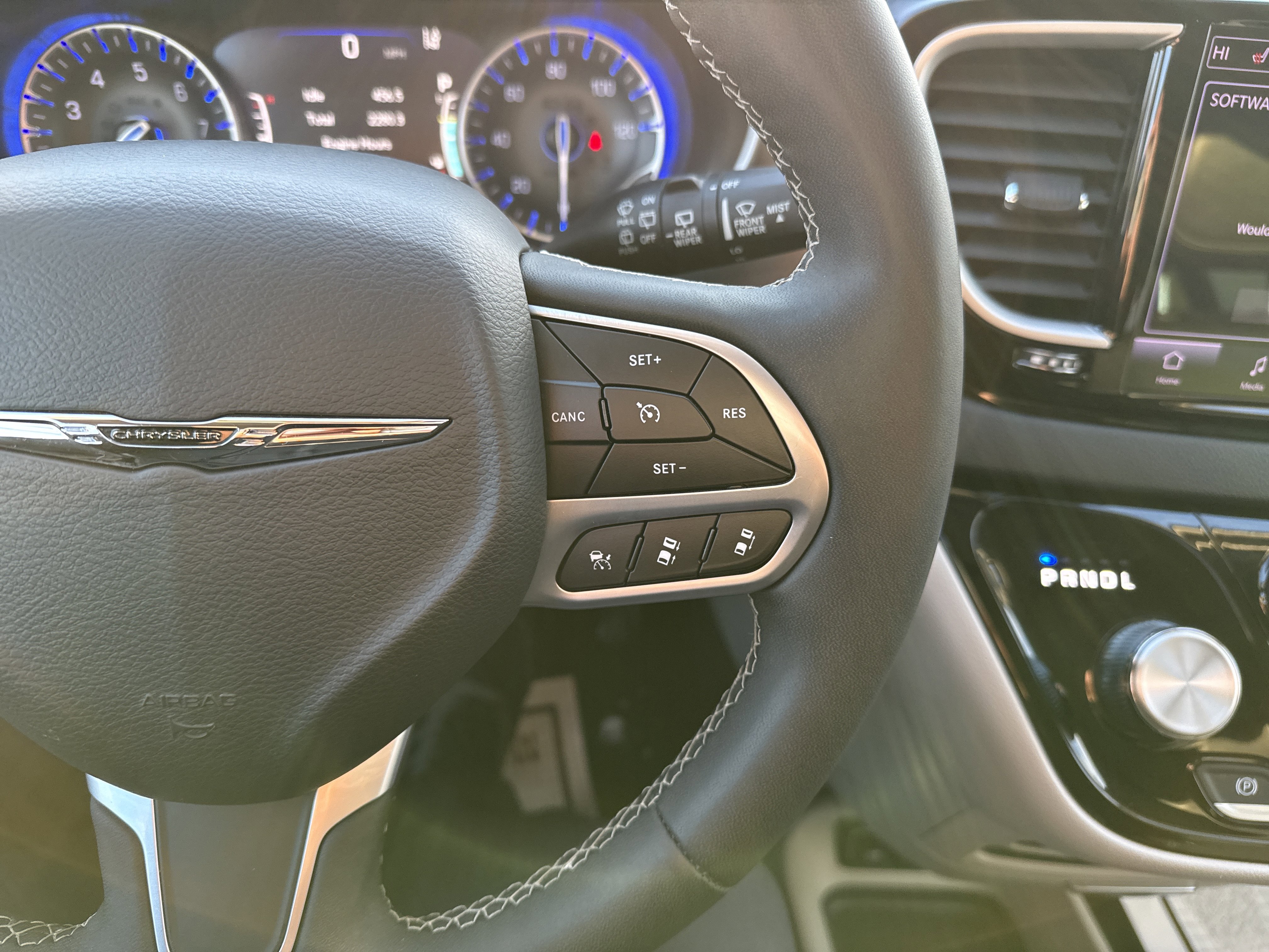 Used 2023 Chrysler Pacifica Touring-L image 21