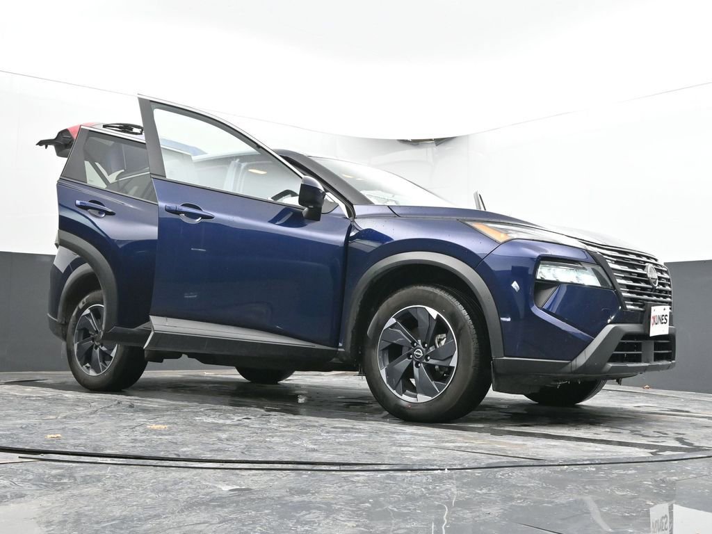 Used 2024 Nissan Rogue SV image 65