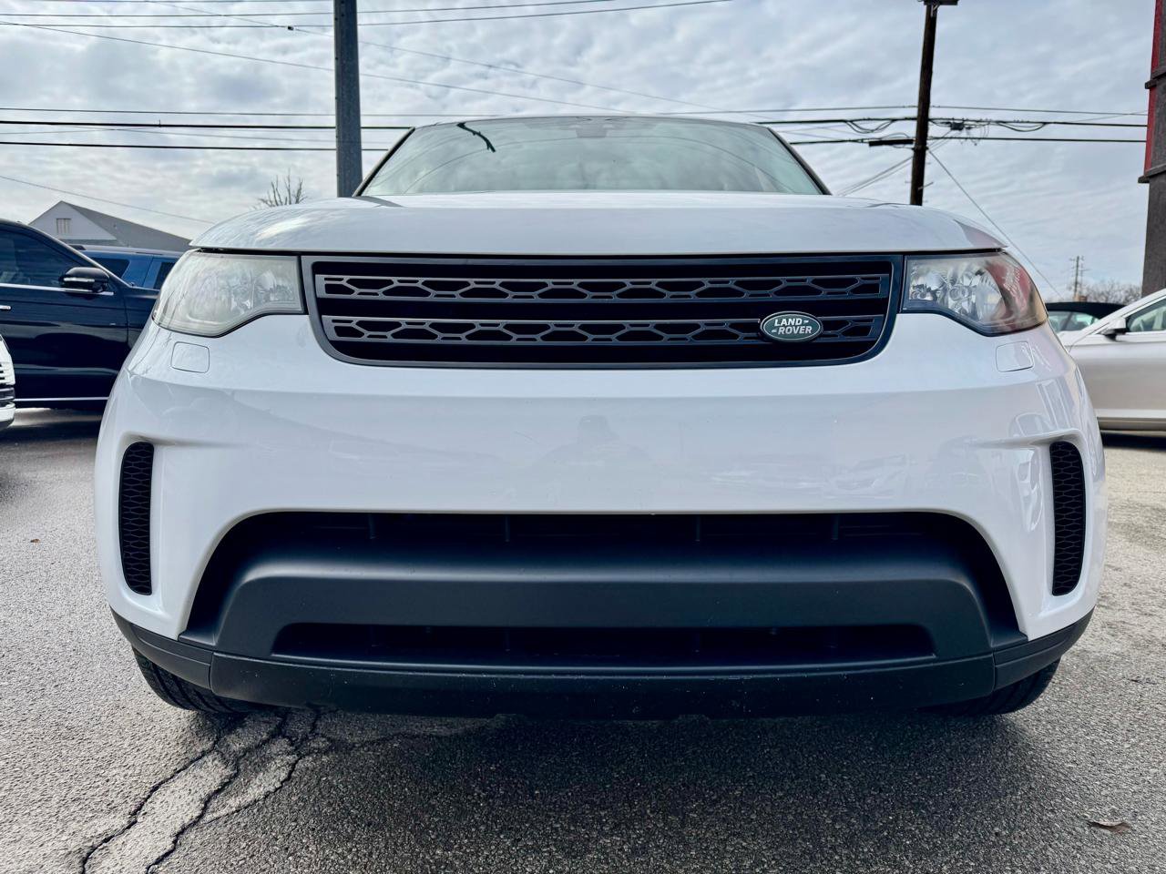 Used 2017 Land Rover Discovery SE image 8