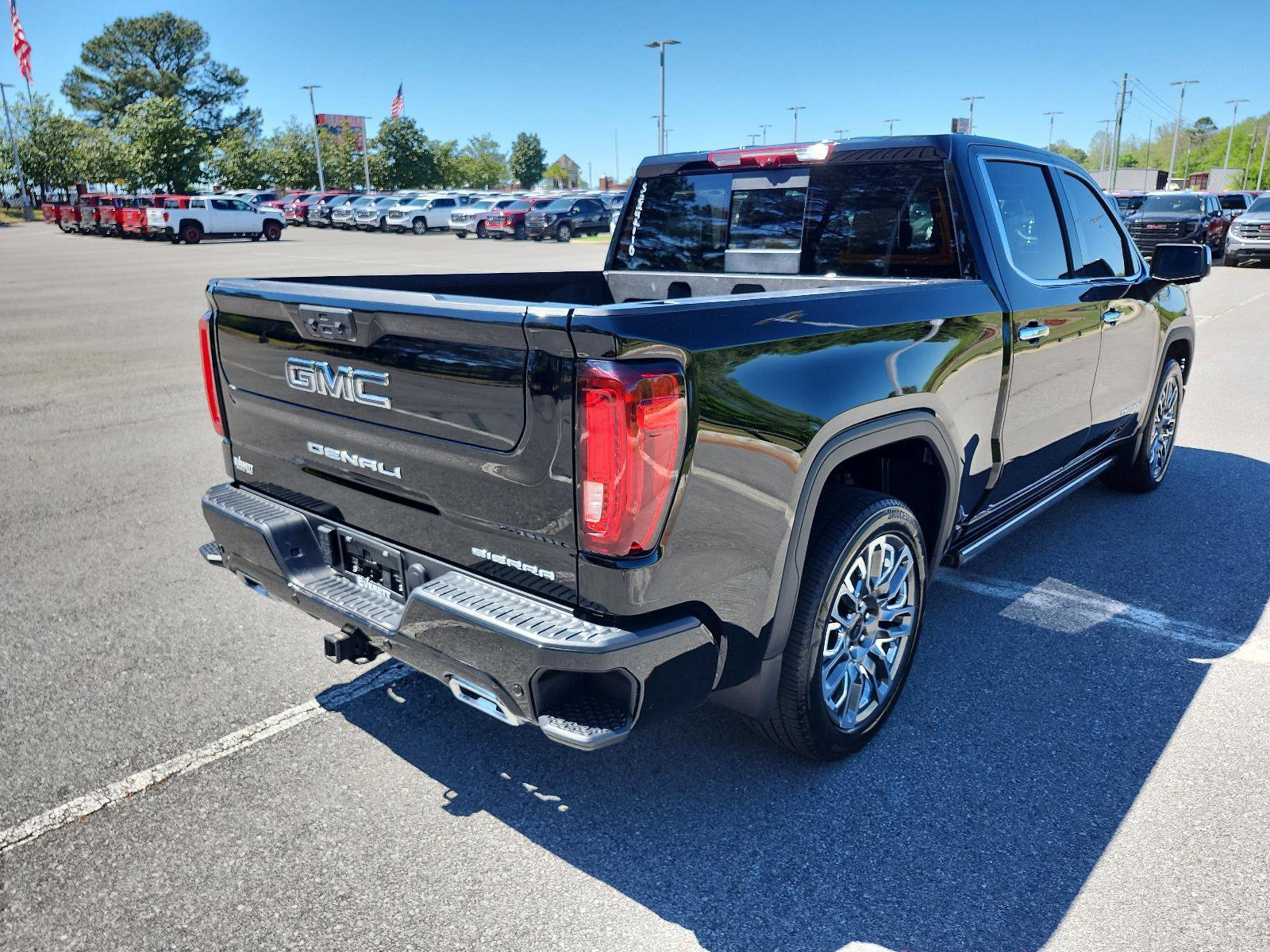 Certified 2025 GMC Sierra 1500 Denali Ultimate AWD/4WD image 3