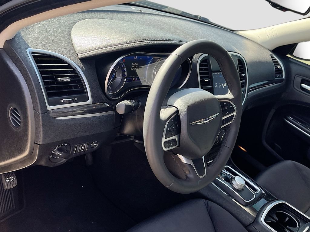 Used 2022 Chrysler 300 Touring w/ Sport Appearance Package image 9