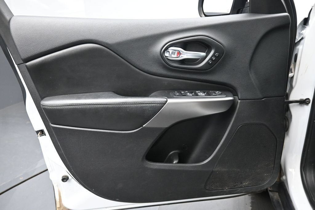 Used 2020 Jeep Cherokee Limited AWD/4WD image 23
