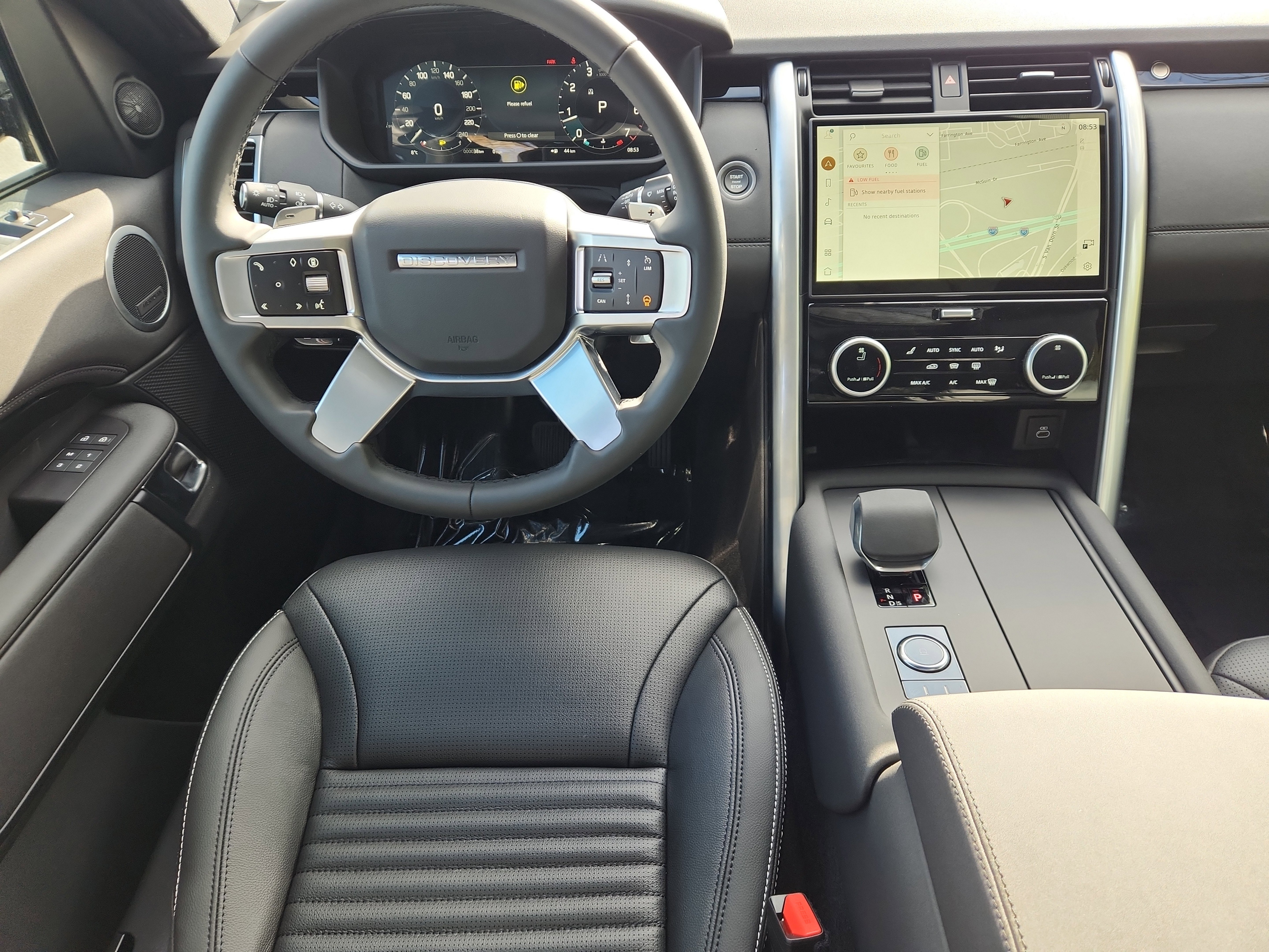 Certified 2025 Land Rover Discovery S image 4