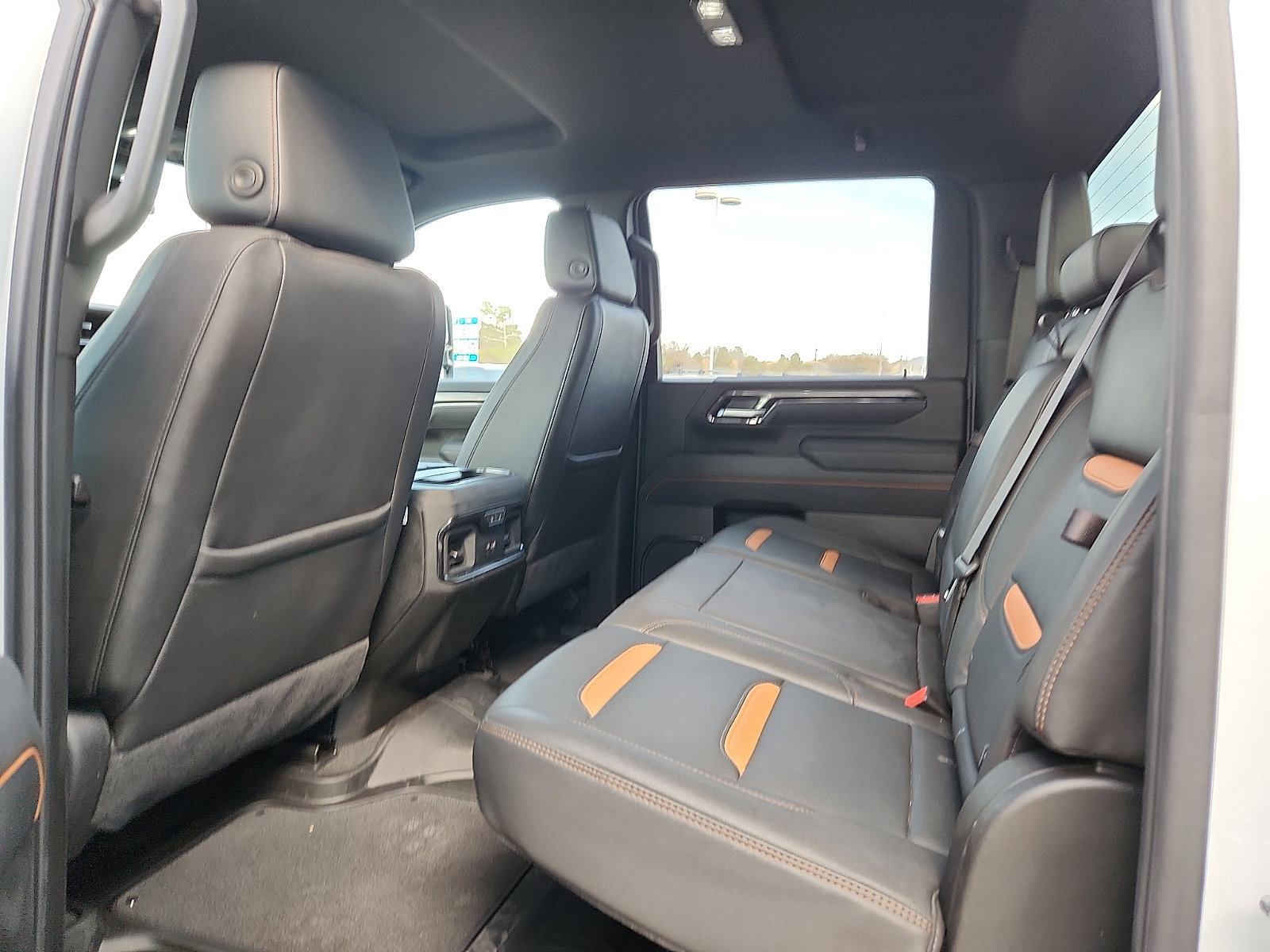 Used 2025 GMC Sierra 2500 AT4 image 12