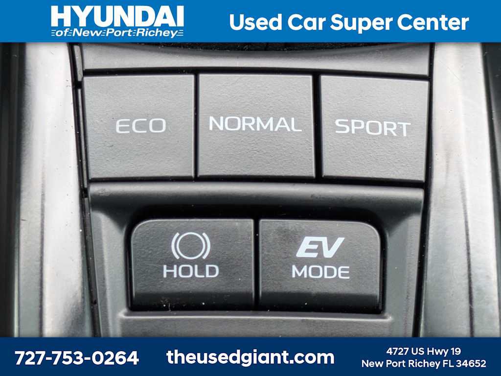 Used 2025 Toyota Camry SE FWD image 27