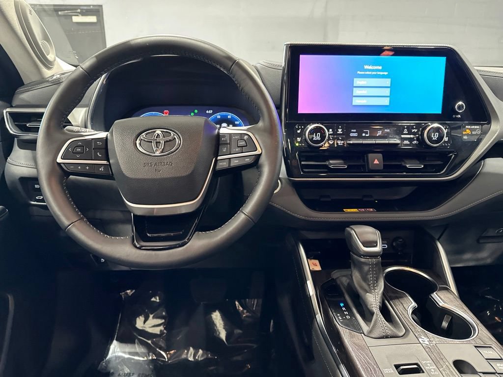 Certified 2026 Toyota Highlander Platinum AWD/4WD image 8