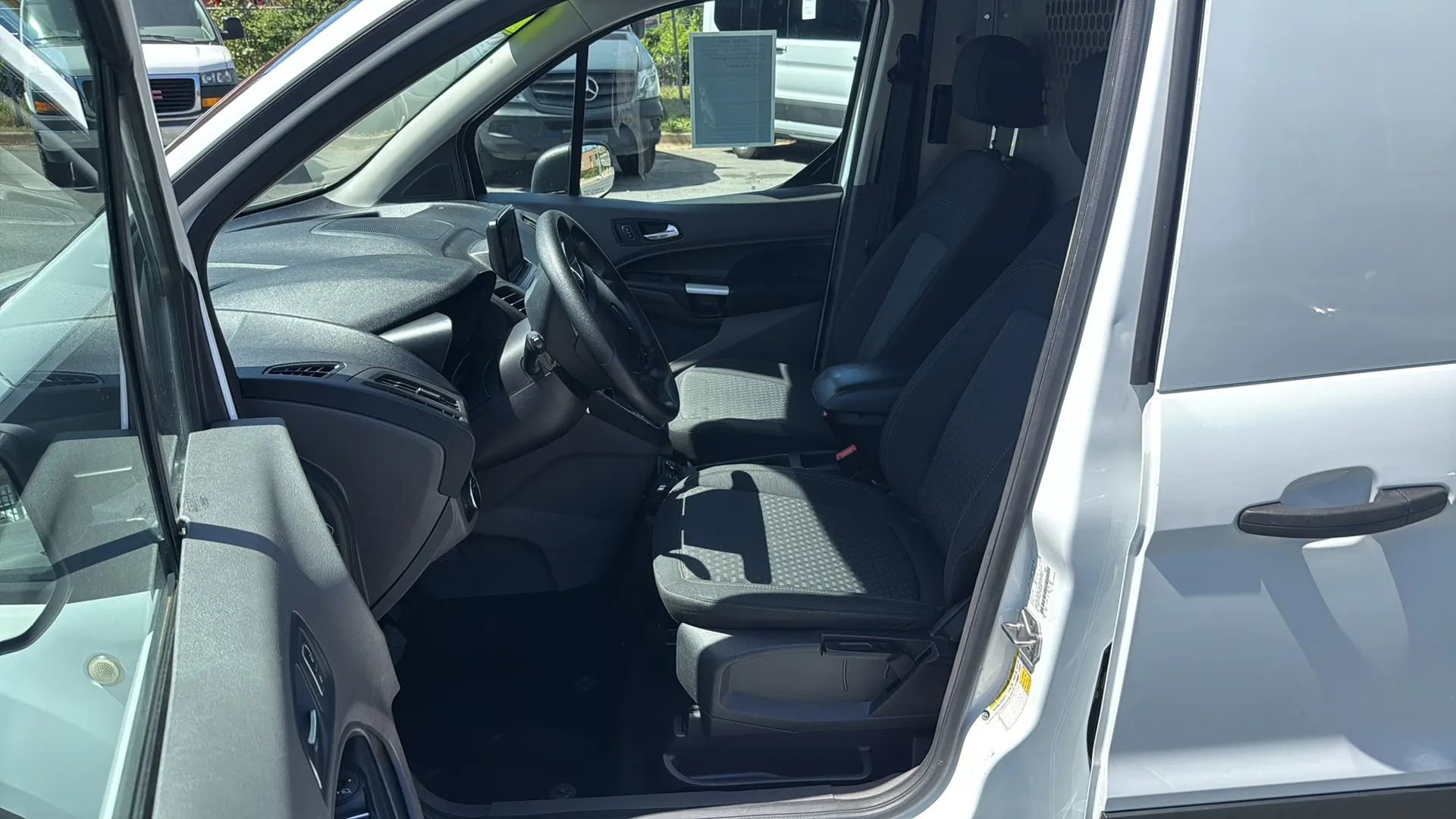 Used 2020 Ford Transit Connect XLT image 10