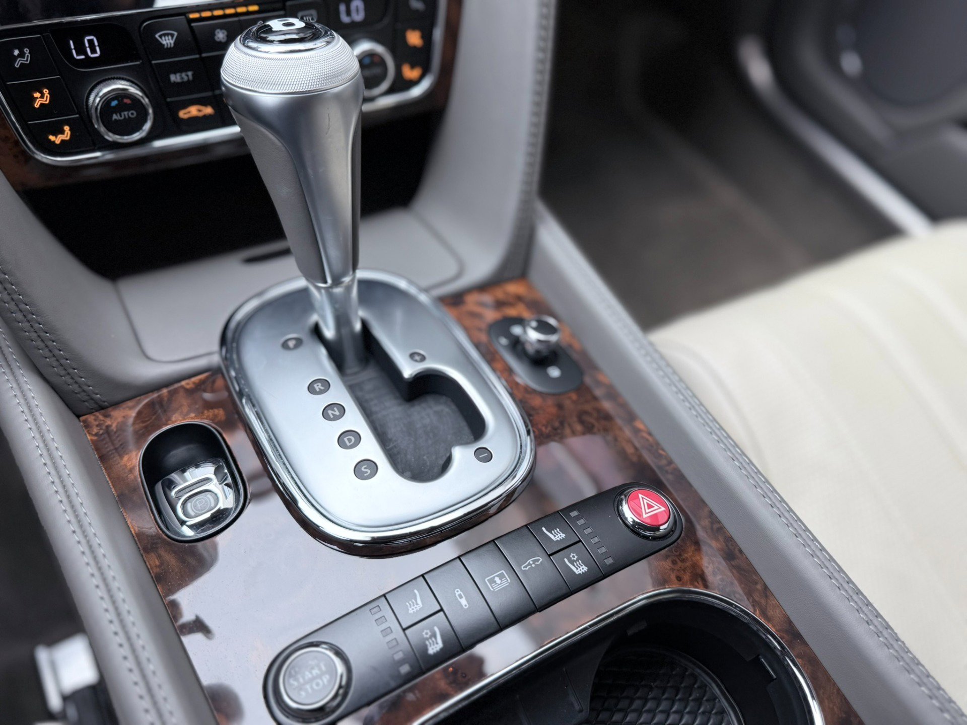 Used 2015 Bentley Flying Spur V8 AWD/4WD image 17