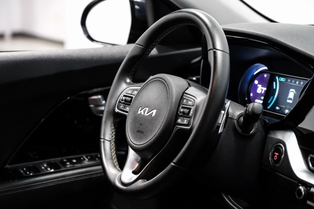 Used 2022 Kia Niro EX image 17