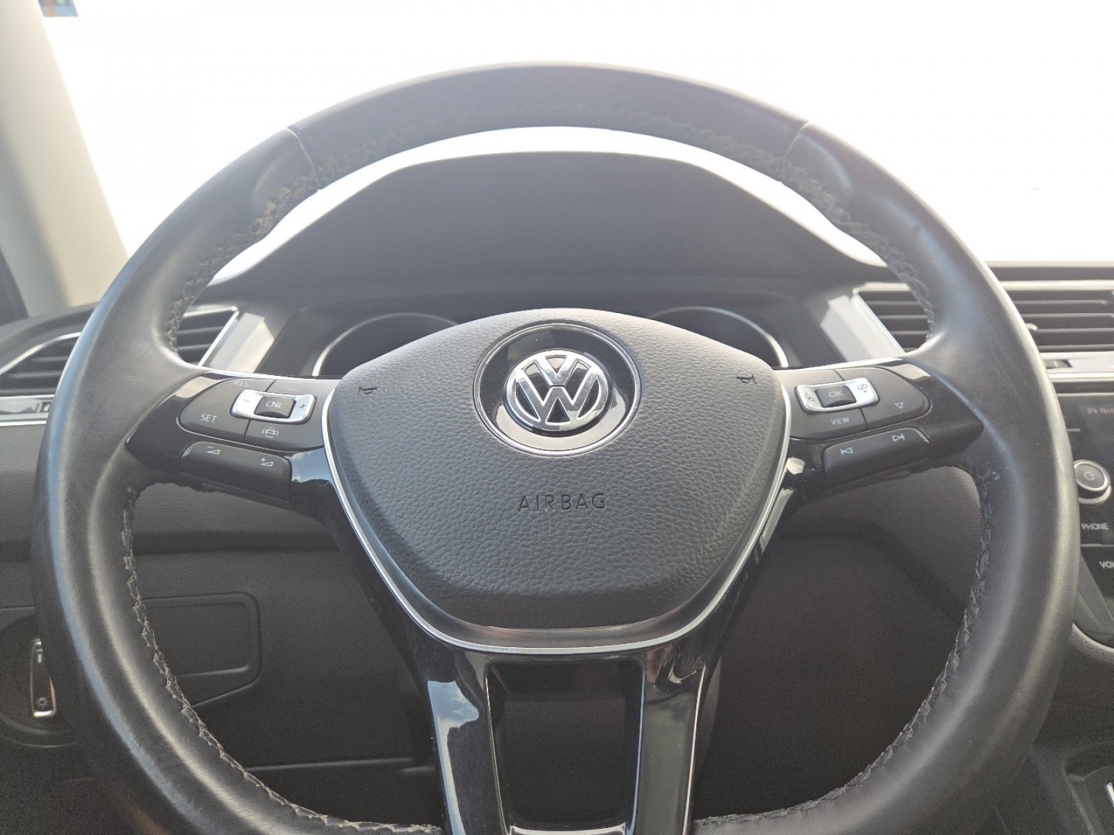 Used 2019 Volkswagen Tiguan SE w/ Panoramic Sunroof Package AWD/4WD image 24