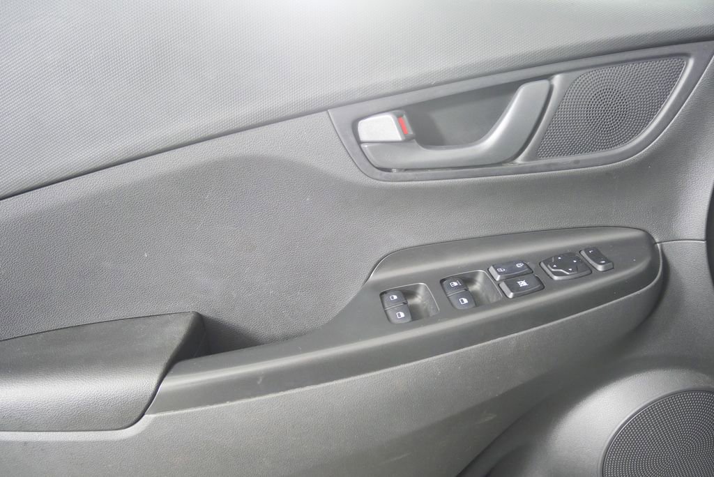 Used 2023 Hyundai Kona SE image 8