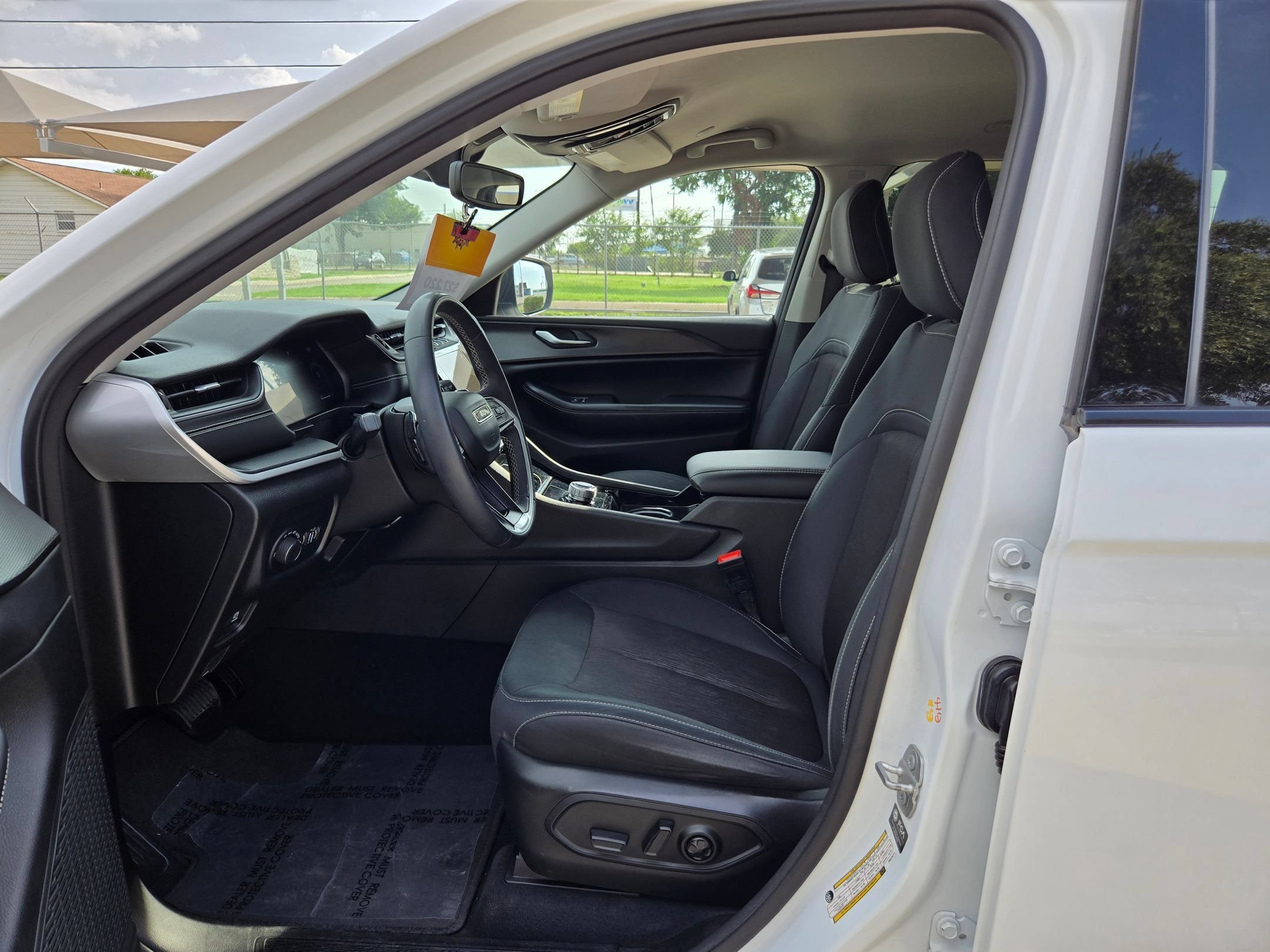 Used 2023 Jeep Grand Cherokee L Laredo AWD/4WD image 9