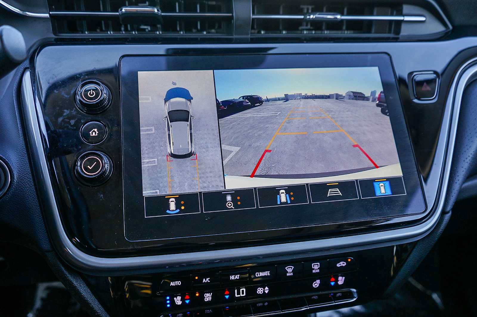Used 2022 Chevrolet Bolt EUV Premier w/ Sun & Sound Package FWD image 23