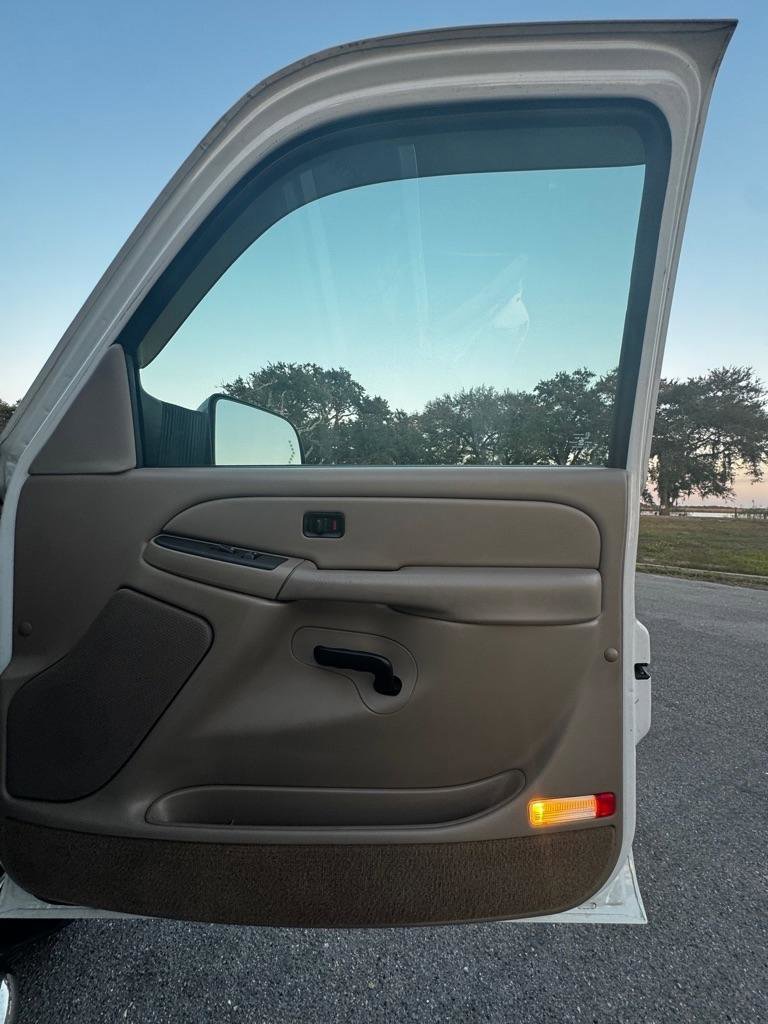 Used 2004 Chevrolet Silverado 3500 2WD Crew Cab w/ Heavy-Duty Power Package image 13