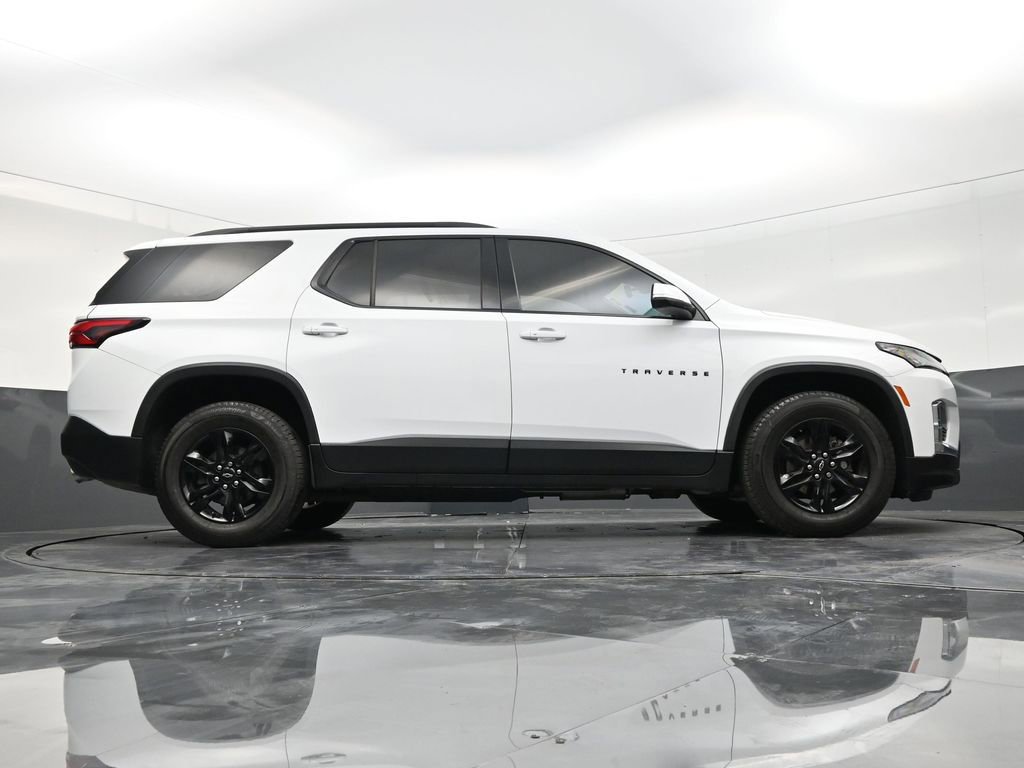 Used 2022 Chevrolet Traverse LT image 25