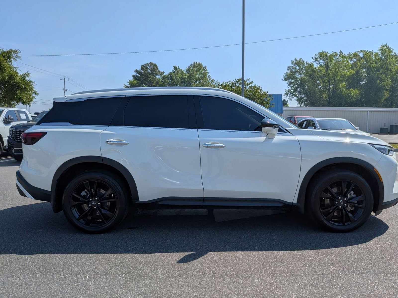 Used 2023 INFINITI QX60 Luxe w/ Cargo Package image 2