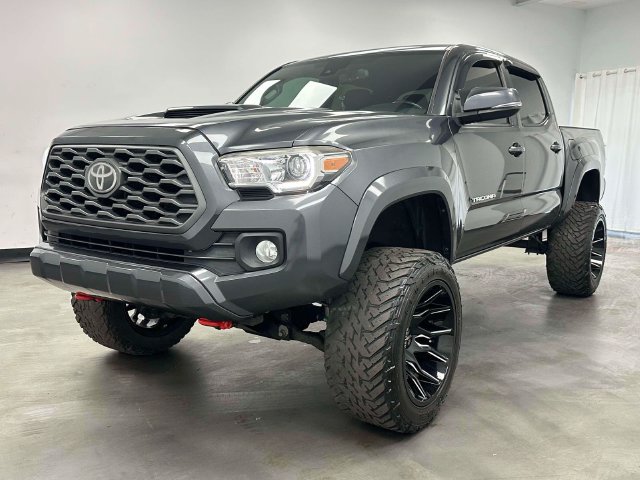 Used 2020 Toyota Tacoma TRD Sport AWD/4WD image 2