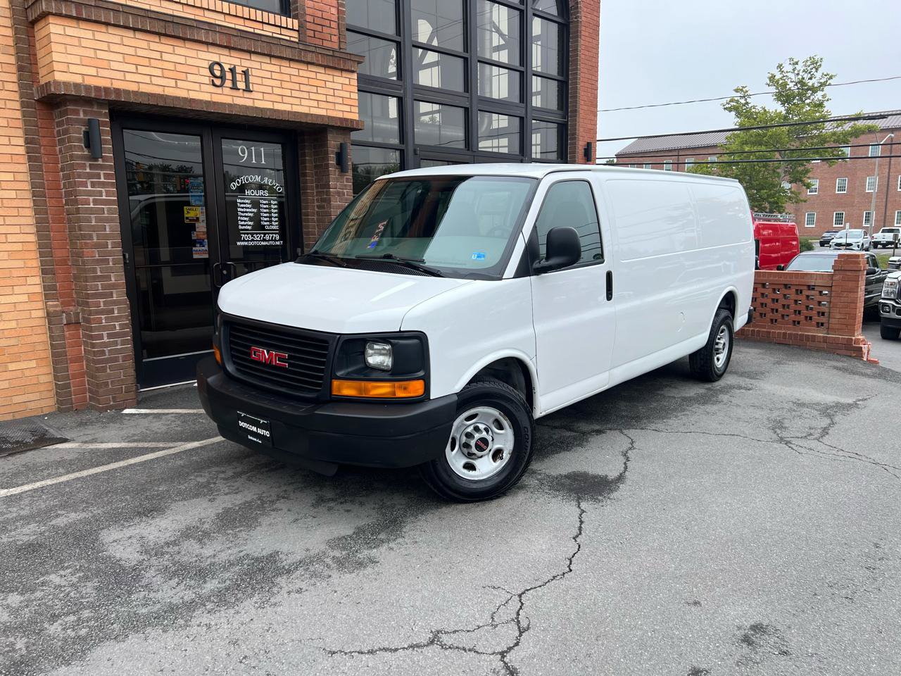 Used 2009 GMC Savana 3500 Extended RWD image 1