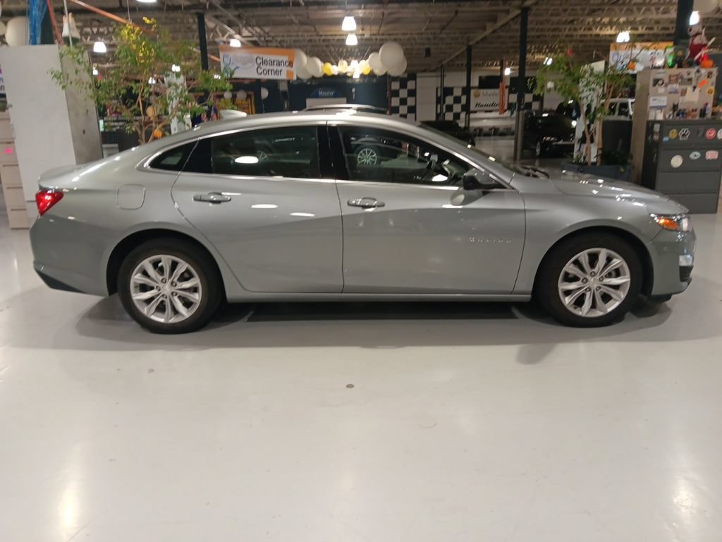 Used 2025 Chevrolet Malibu LT FWD image 5