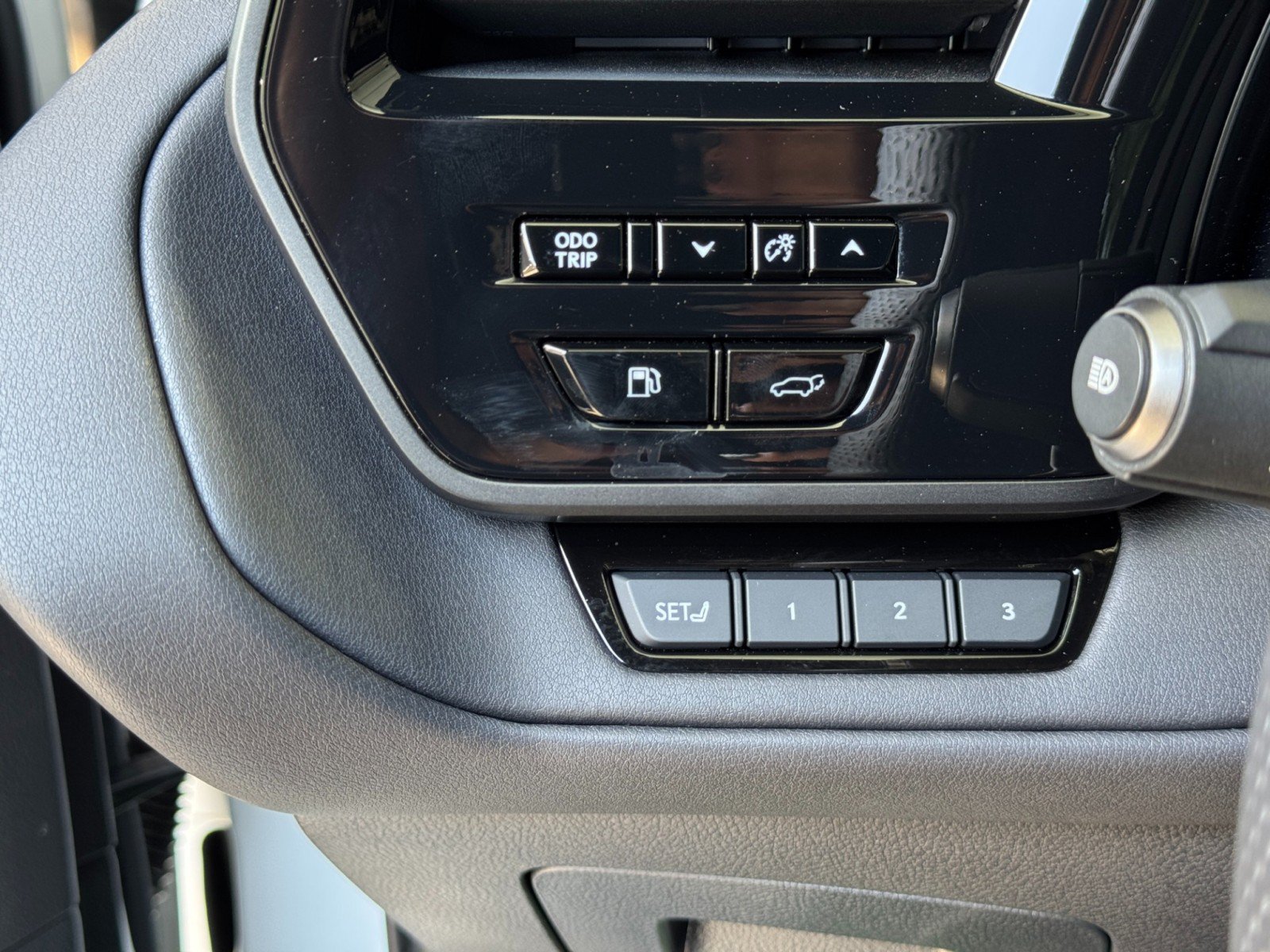 Used 2026 Lexus TX 500h AWD w/ Technology Package image 18