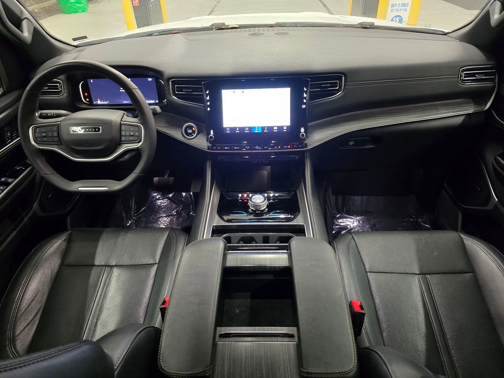 Certified 2024 Jeep Wagoneer L Series II image 38