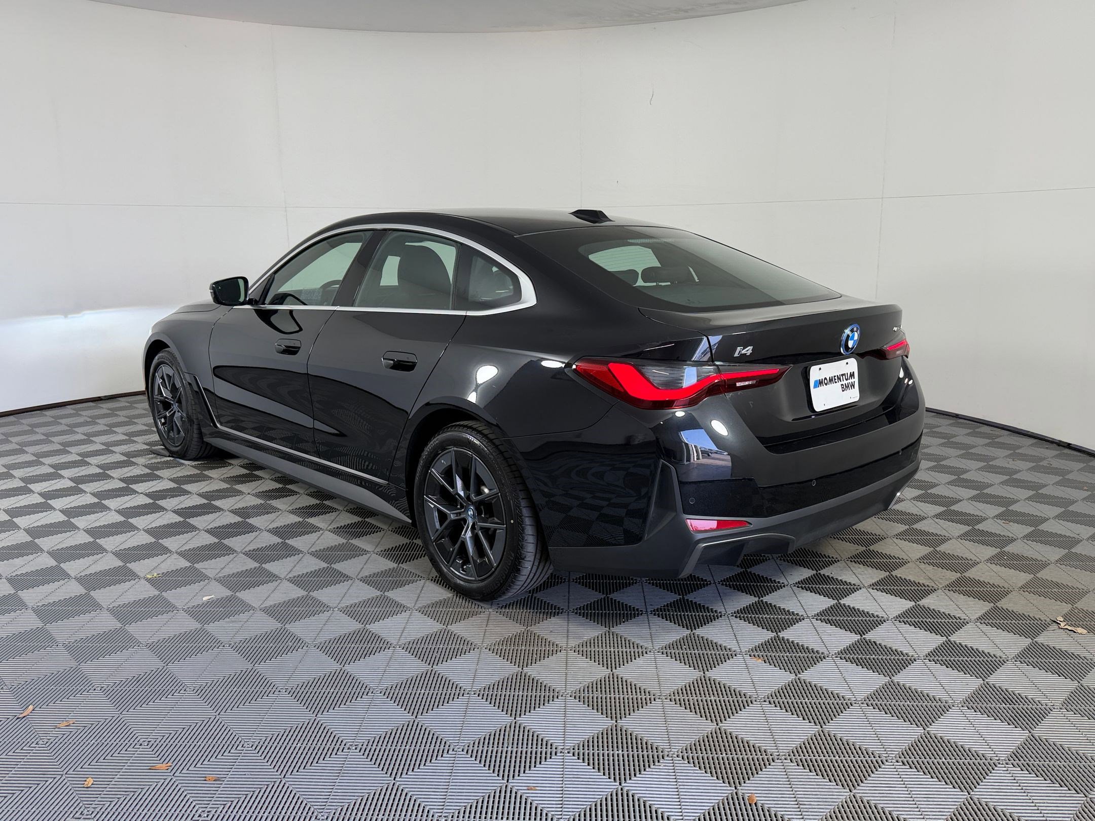 Used 2024 BMW i4 eDrive35 w/ Convenience Package RWD image 3