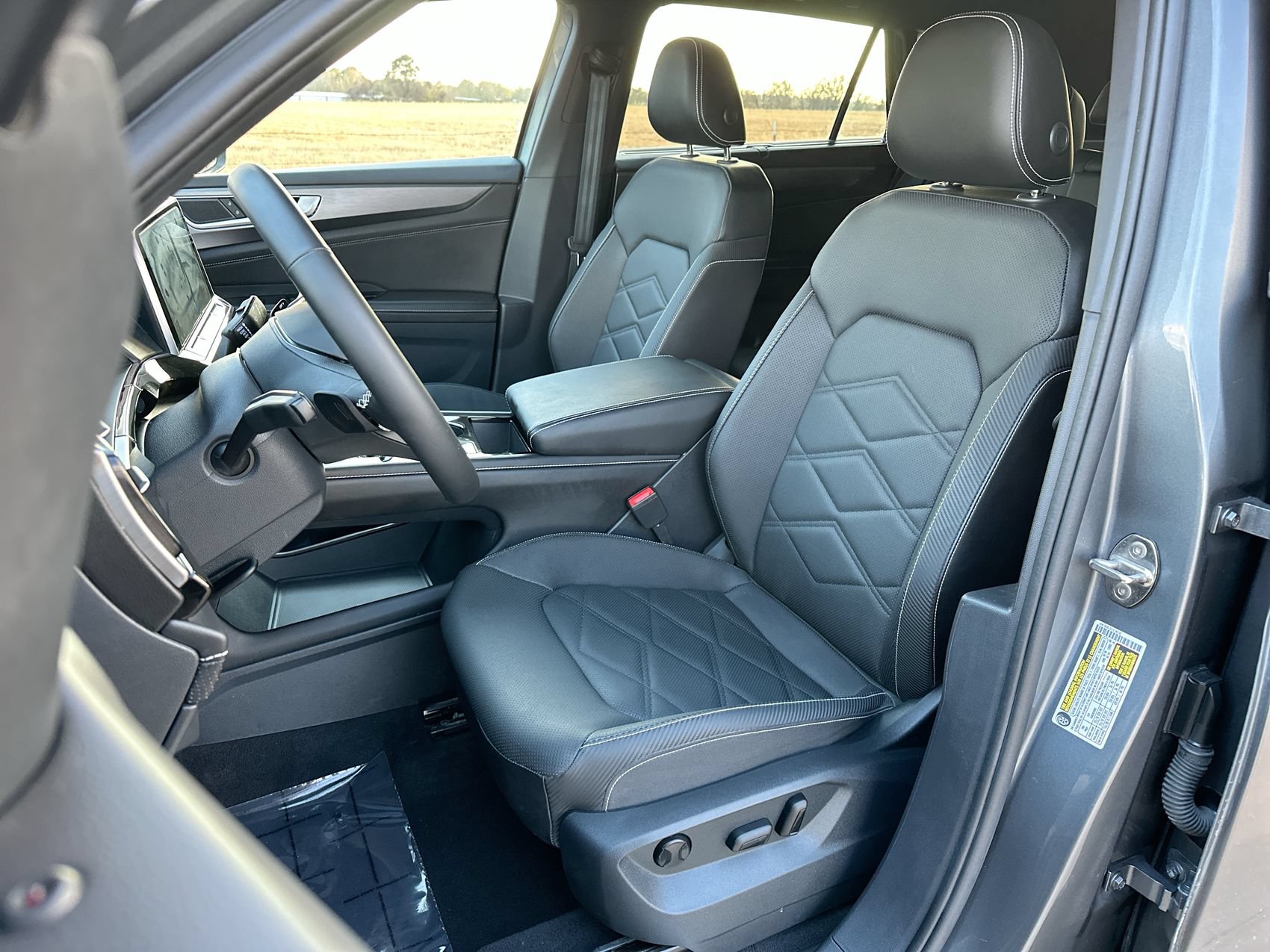 Used 2025 Volkswagen Atlas Cross Sport SE FWD image 11