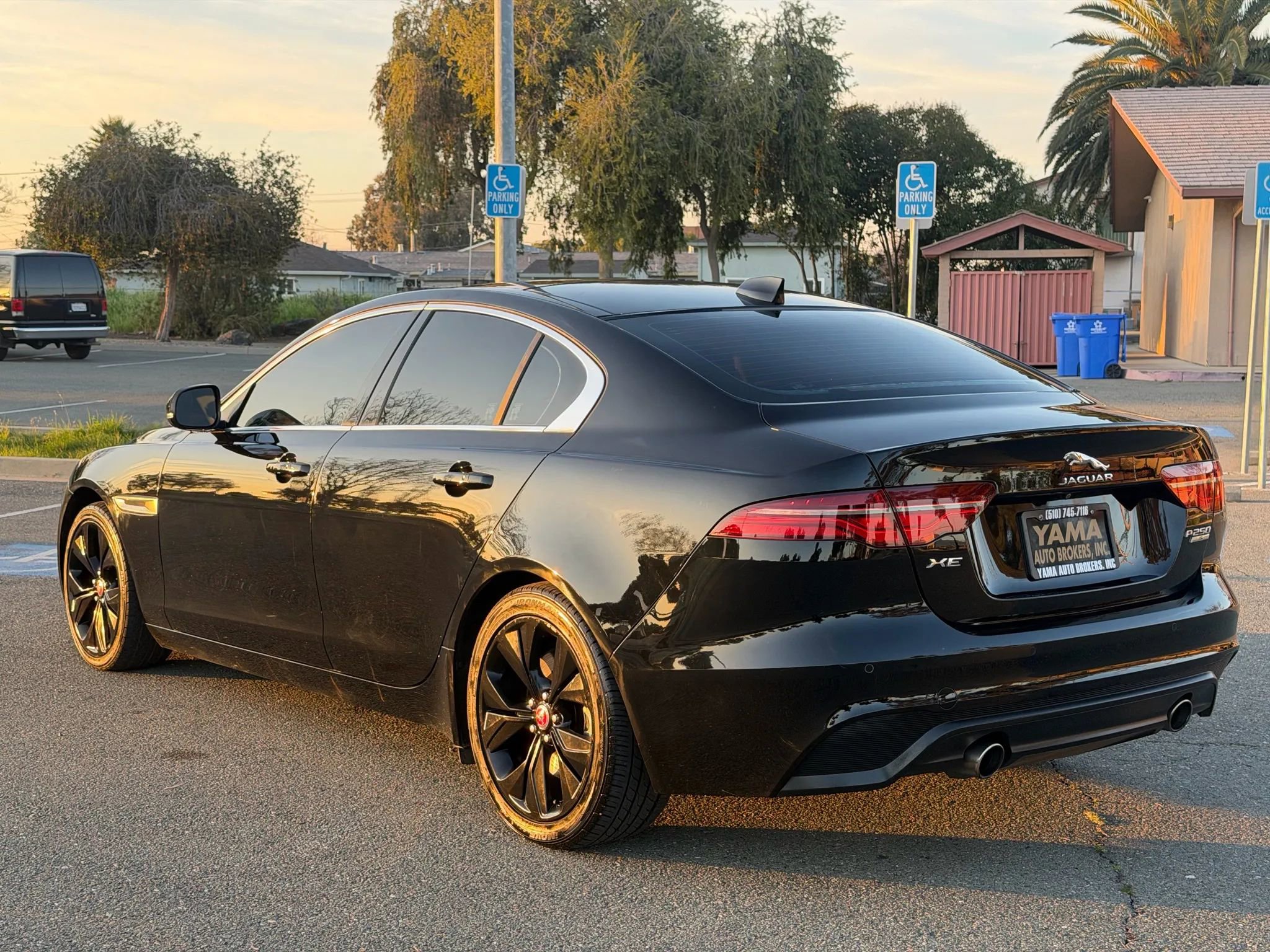 Used 2020 Jaguar XE S RWD image 7