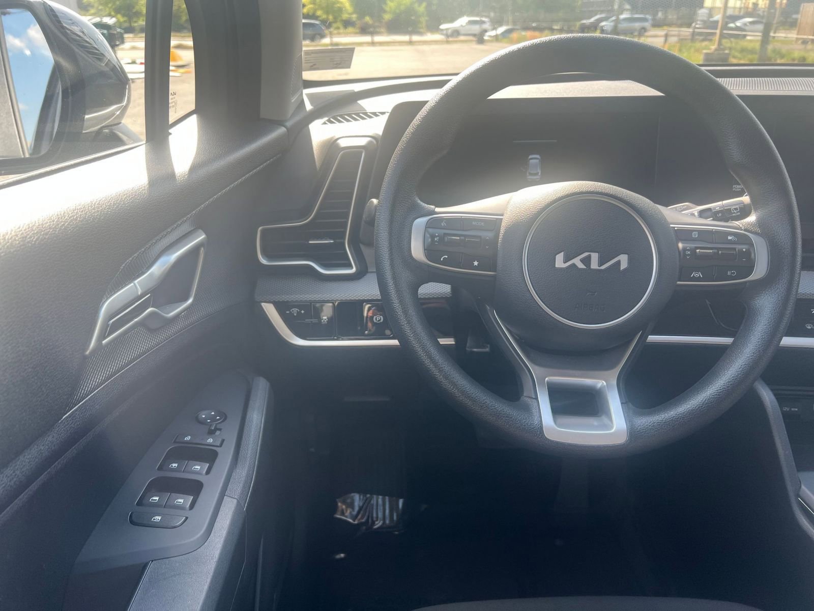 Used 2025 Kia Sportage LX FWD image 33