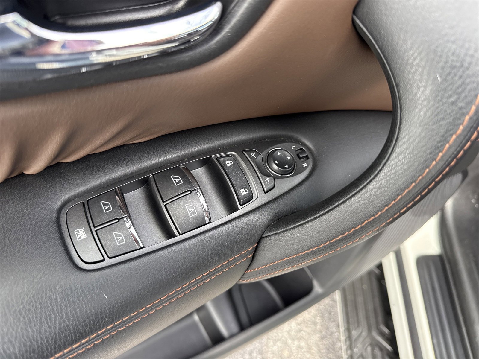 Used 2020 Nissan Armada Platinum w/ Platinum Reserve Package image 20