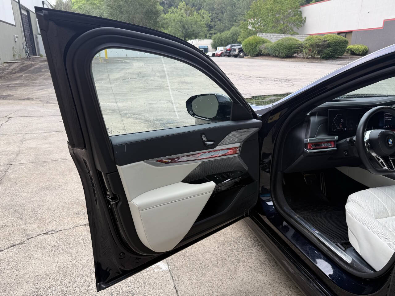 Used 2023 BMW 760i xDrive AWD/4WD image 42