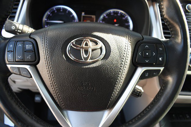 Certified 2018 Toyota Highlander Limited Platinum w/ Carpet Mat Package (TMS) AWD/4WD image 32