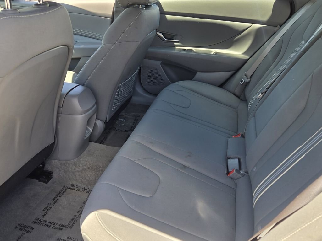 Certified 2025 Hyundai Elantra SEL FWD image 11
