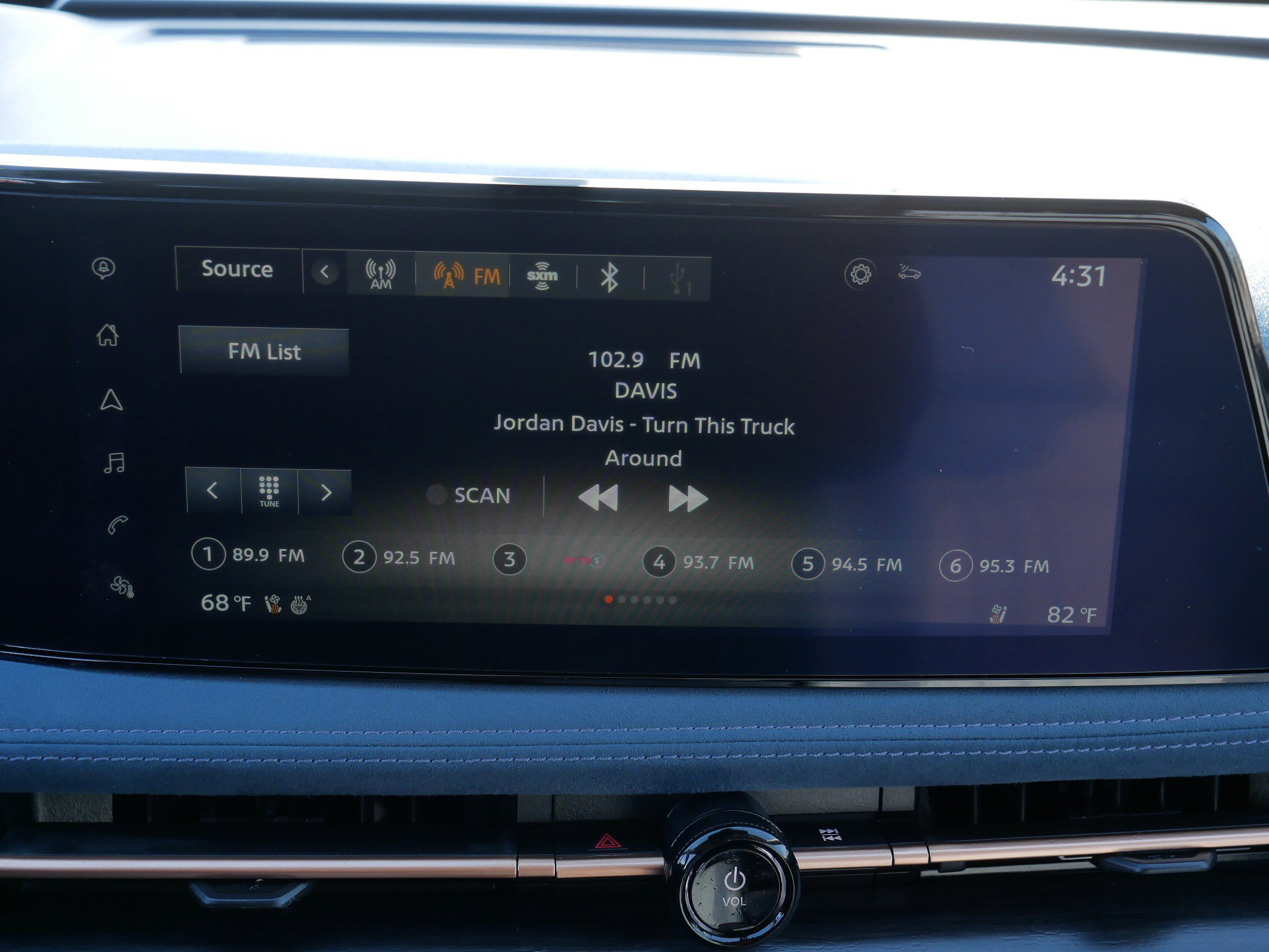 Certified 2023 Nissan Ariya image 22